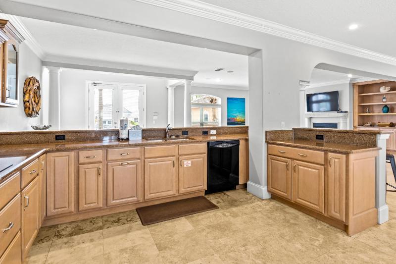 Large Pool - Hot Tub - Elevator - Gated Community - image 14