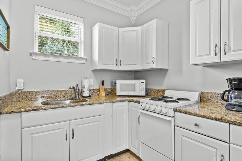 Large Pool - Hot Tub - Elevator - Gated Community - image 18