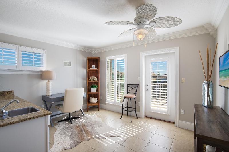 Large Pool - Hot Tub - Elevator - Gated Community - image 8