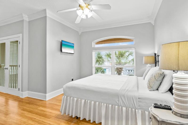 Large Pool - Hot Tub - Elevator - Gated Community - image 9