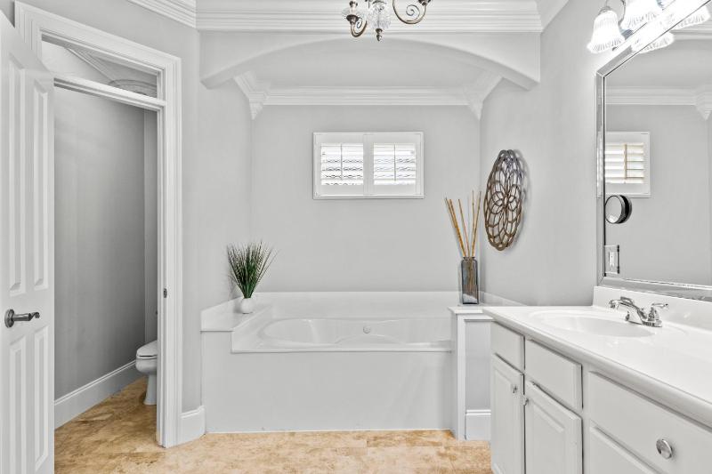Large Pool - Hot Tub - Elevator - Gated Community - image 13