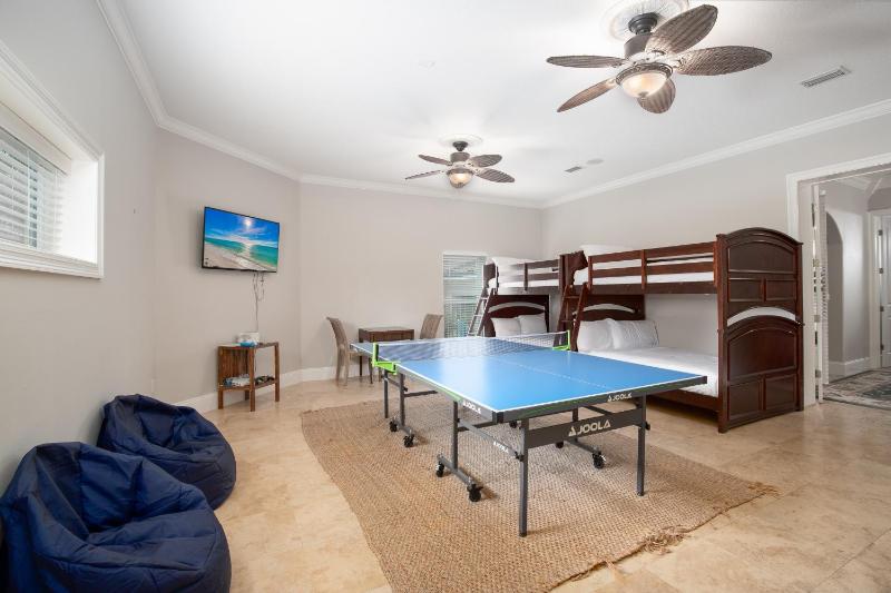 Large Pool - Hot Tub - Elevator - Gated Community - image 24