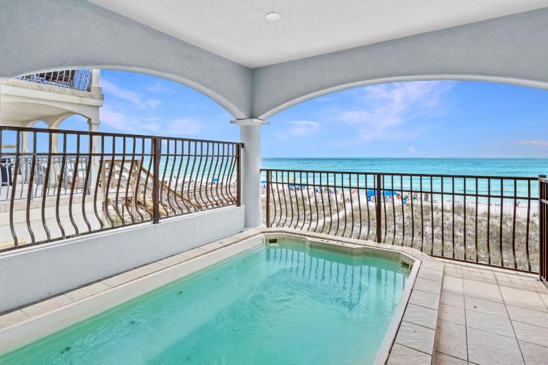 Gulf Front Pool Hot Tub- 2 Kitchens - Elevator - image 1