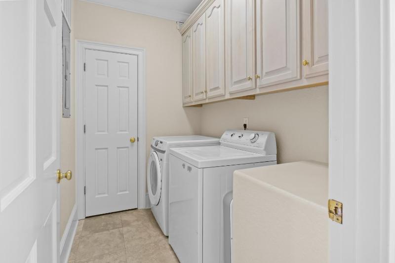Gulf Front Pool Hot Tub- 2 Kitchens - Elevator - image 39