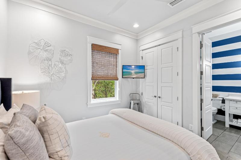 Golf Cart - 2 Community Pools - Close to Seaside - image 8