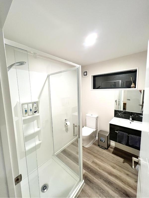 Modern Home with 2 Ensuites Only 17 Minutes to City and CHC Airport - image 10