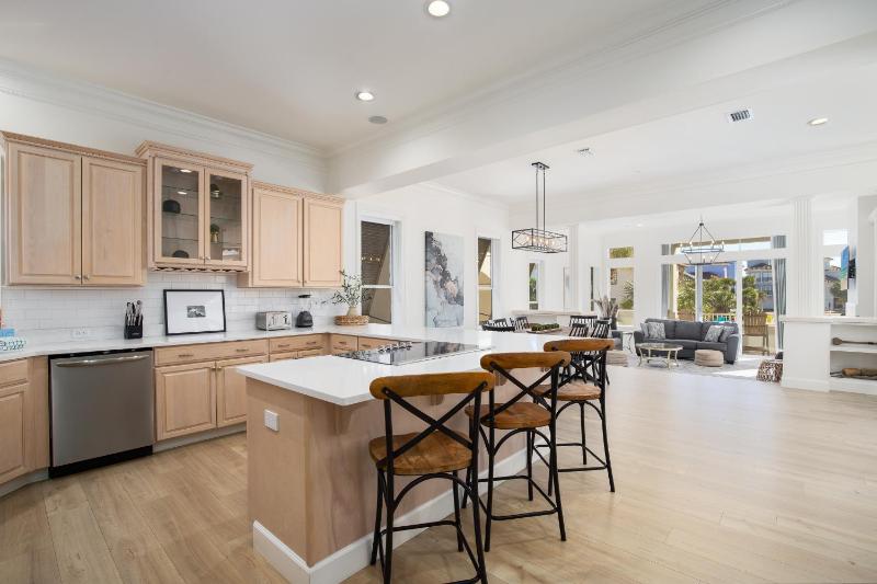Community Pool Hot Tub and Beach - Outdoor Kitchen - image 38