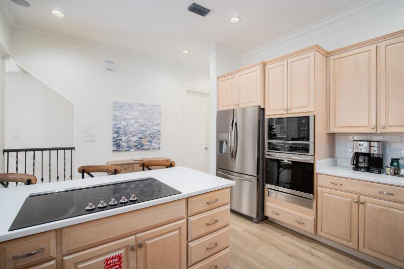 Community Pool Hot Tub and Beach - Outdoor Kitchen - image 30
