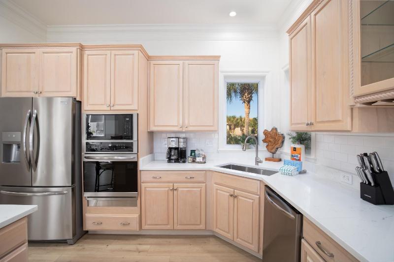 Community Pool Hot Tub and Beach - Outdoor Kitchen - image 19