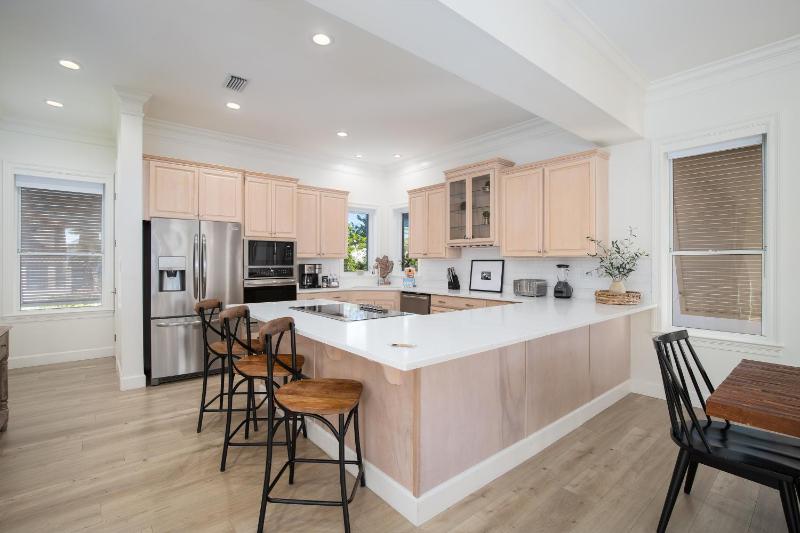 Community Pool Hot Tub and Beach - Outdoor Kitchen - image 49