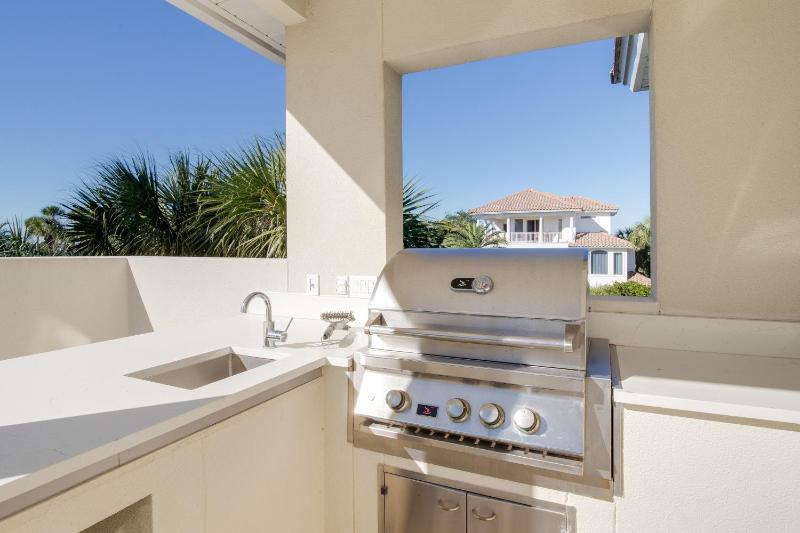 Community Pool Hot Tub and Beach - Outdoor Kitchen - image 28
