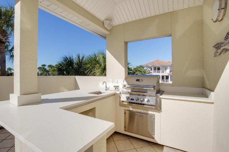 Community Pool Hot Tub and Beach - Outdoor Kitchen - image 50