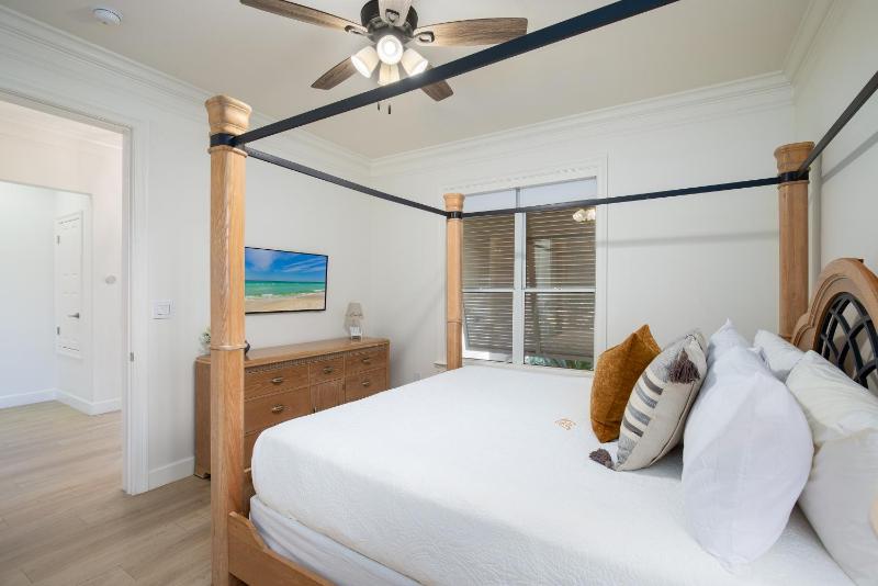 Community Pool Hot Tub and Beach - Outdoor Kitchen - image 44