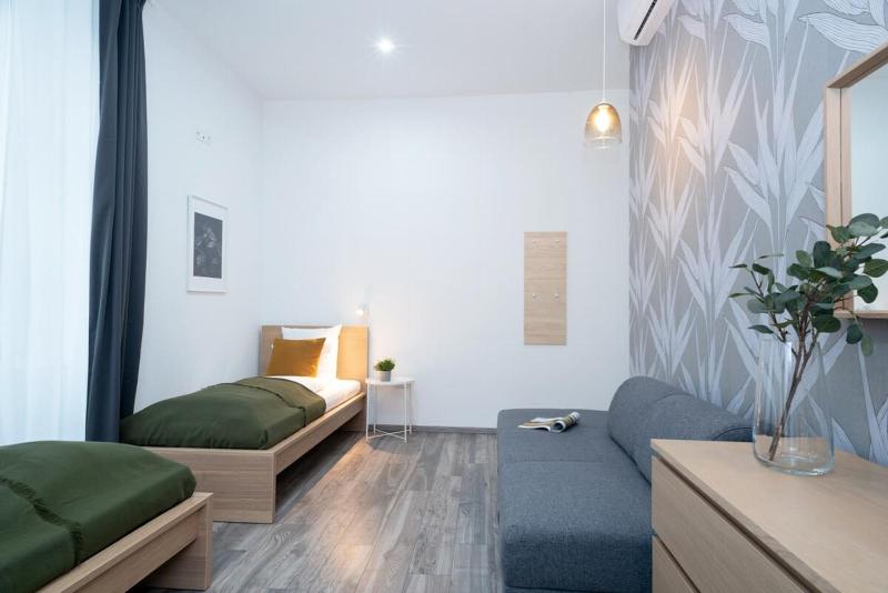 Huge aparment in the city center with Air Conditioning - image 6