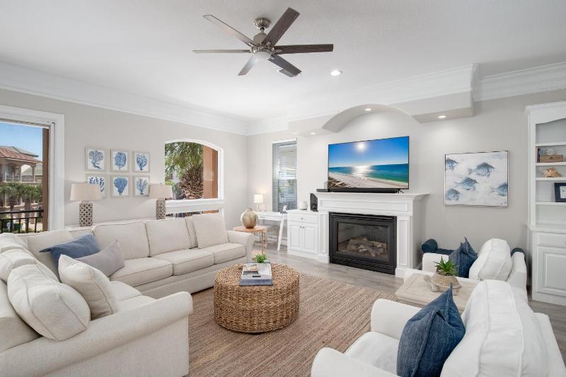 Luxury Community Pool Hot Tub and Beach and Games - image 4