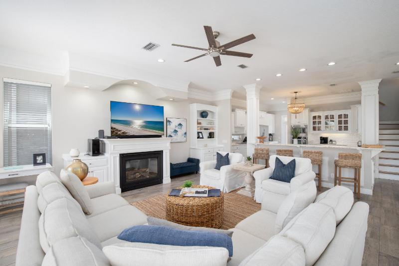 Luxury Community Pool Hot Tub and Beach and Games - image 30