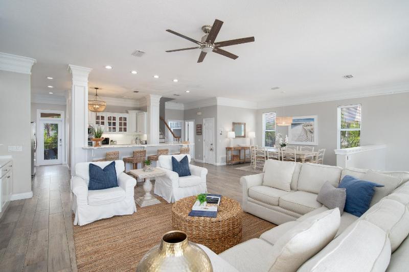 Luxury Community Pool Hot Tub and Beach and Games - image 32