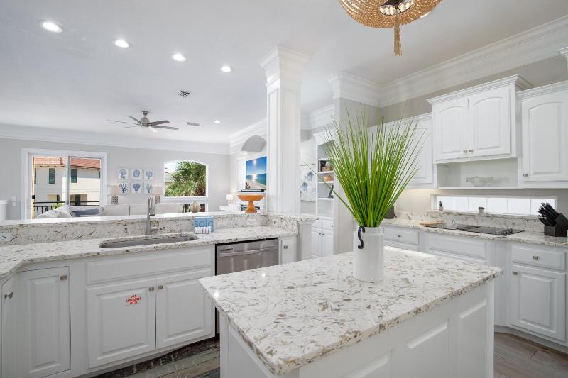 Luxury Community Pool Hot Tub and Beach and Games - image 9