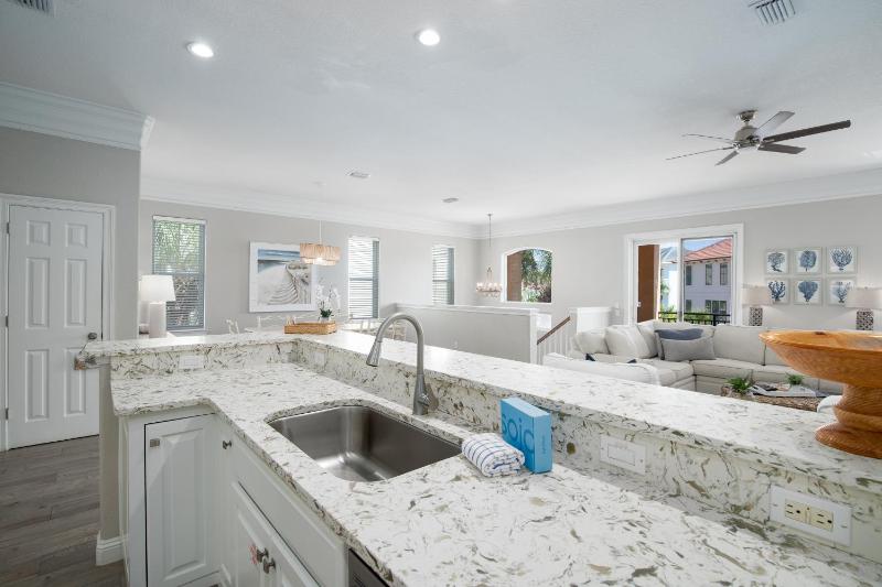 Luxury Community Pool Hot Tub and Beach and Games - image 37