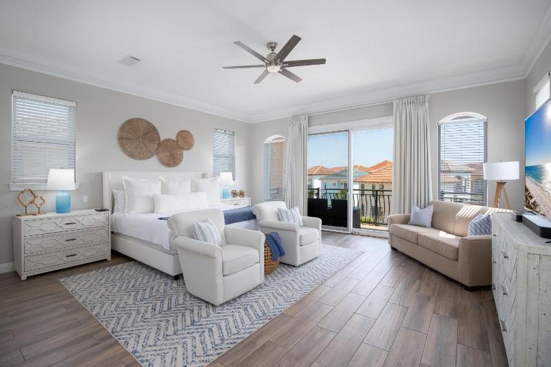 Luxury Community Pool Hot Tub and Beach and Games - image 42