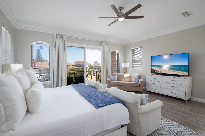 Luxury Community Pool Hot Tub and Beach and Games - image 29