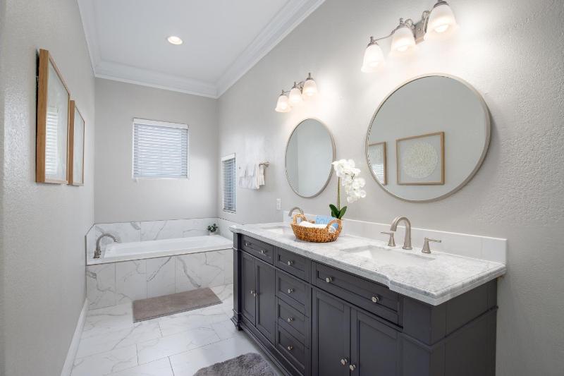 Luxury Community Pool Hot Tub and Beach and Games - image 17