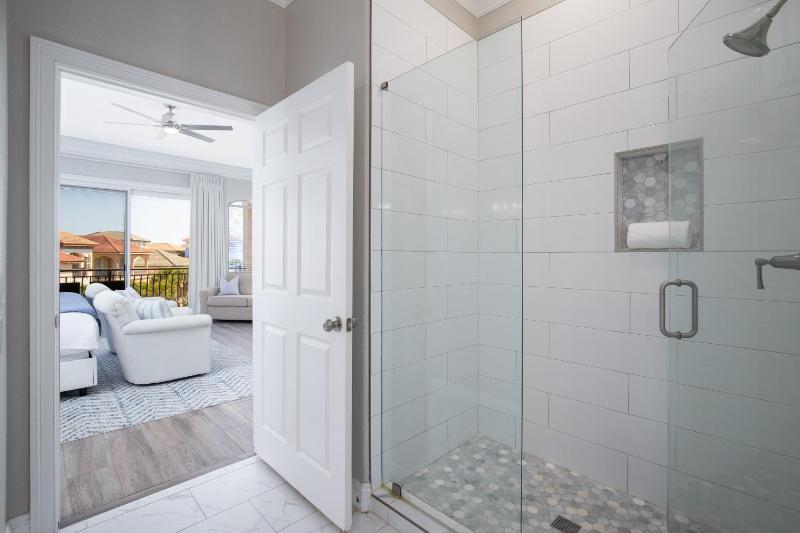 Luxury Community Pool Hot Tub and Beach and Games - image 25