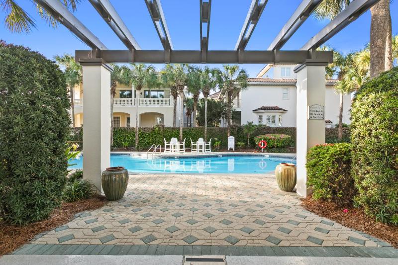 Luxury Community Pool Hot Tub and Beach and Games - image 12