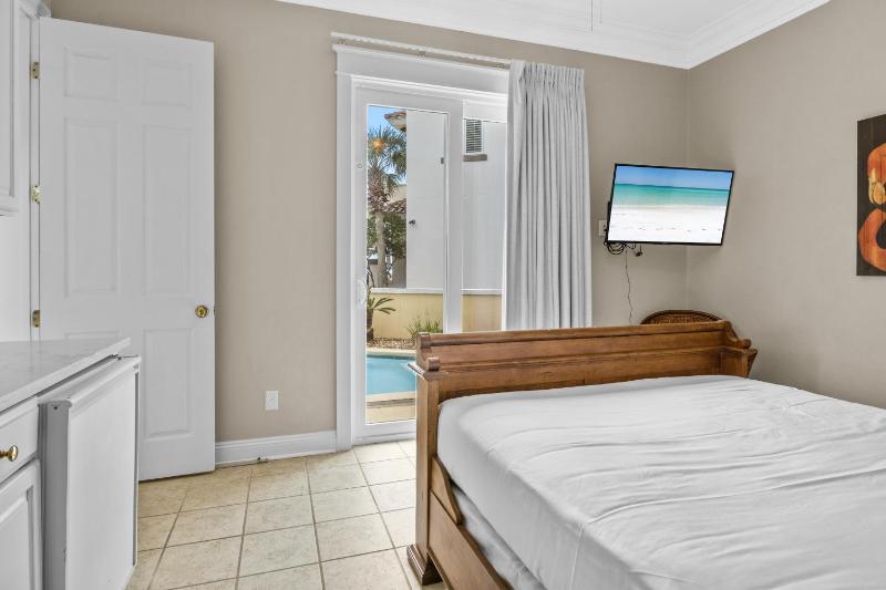 Private Pool Hot Tub Close to Beach Destin - image 43