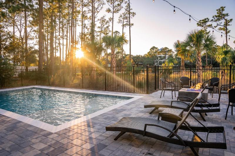 Pool 30A Fire Table Gourmet Kitchen Luxury - image 24