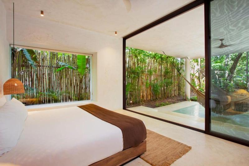 Stunning Villa 4BR Concierge Service Gated Paddle court - image 2