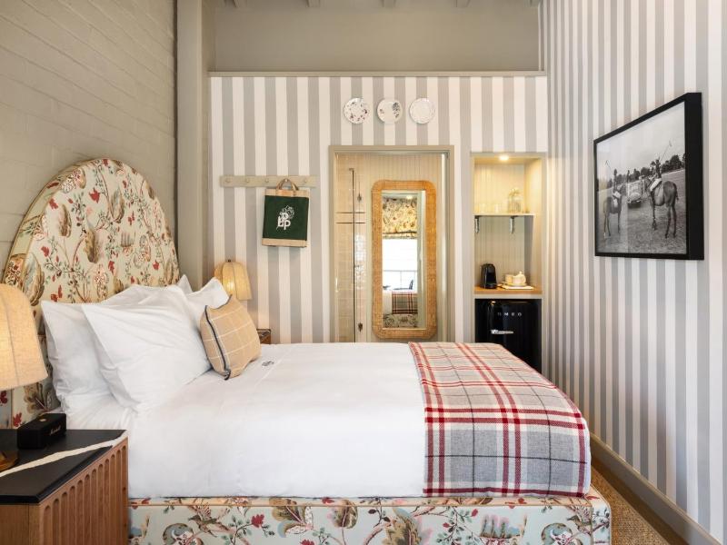 Queen Room image 1