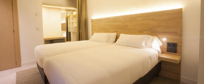 Standard Double or Twin Room image 4