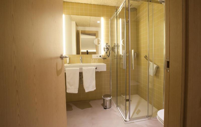 Standard Double or Twin Room image 2