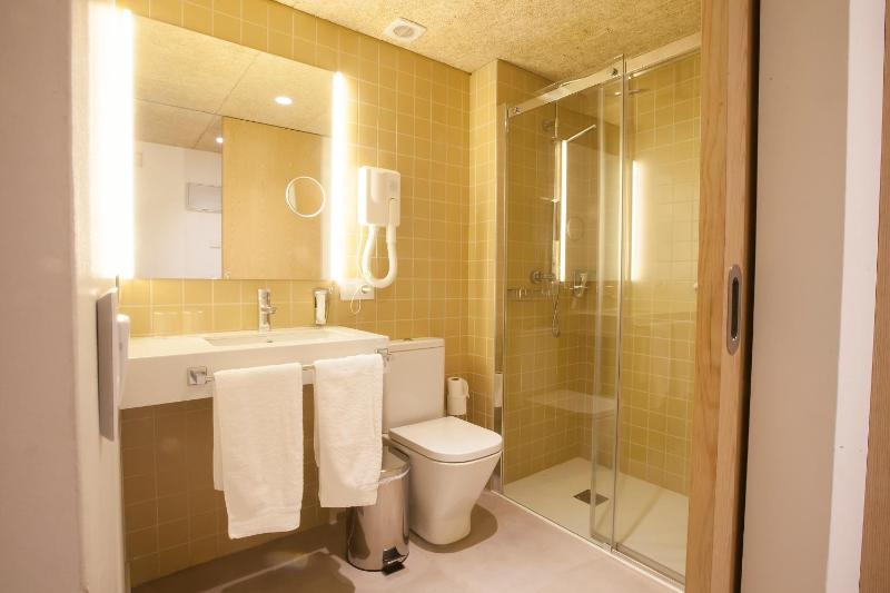 Superior Double or Twin Room image 4