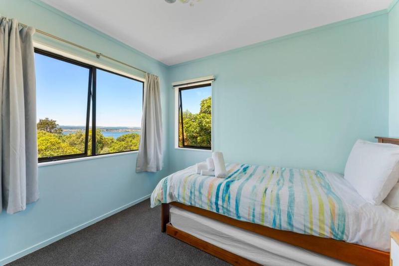 Bird Songs and lake views with wifi - image 13