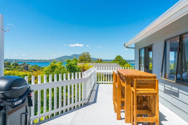 Bird Songs and lake views with wifi - image 14