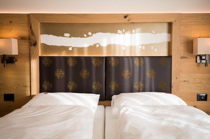 Suite with Balcony image 1