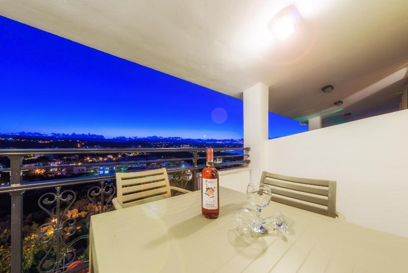 Family Apartment with Sea View image 2