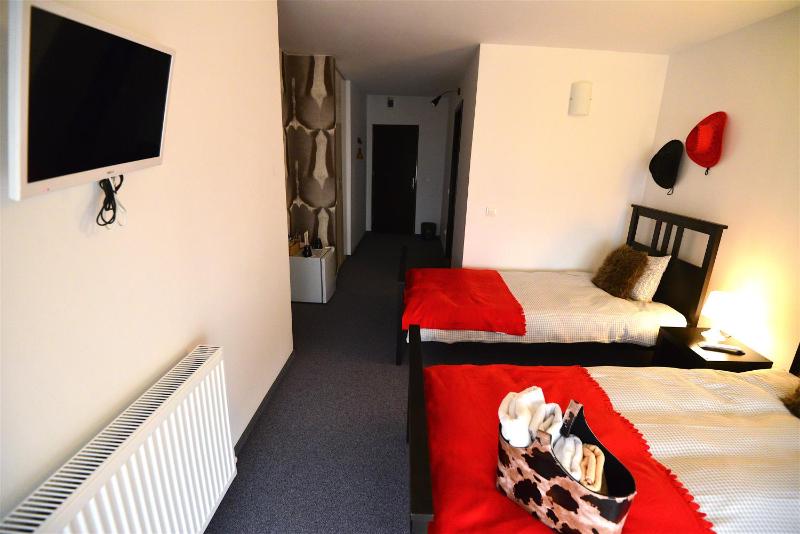 Twin Room image 3