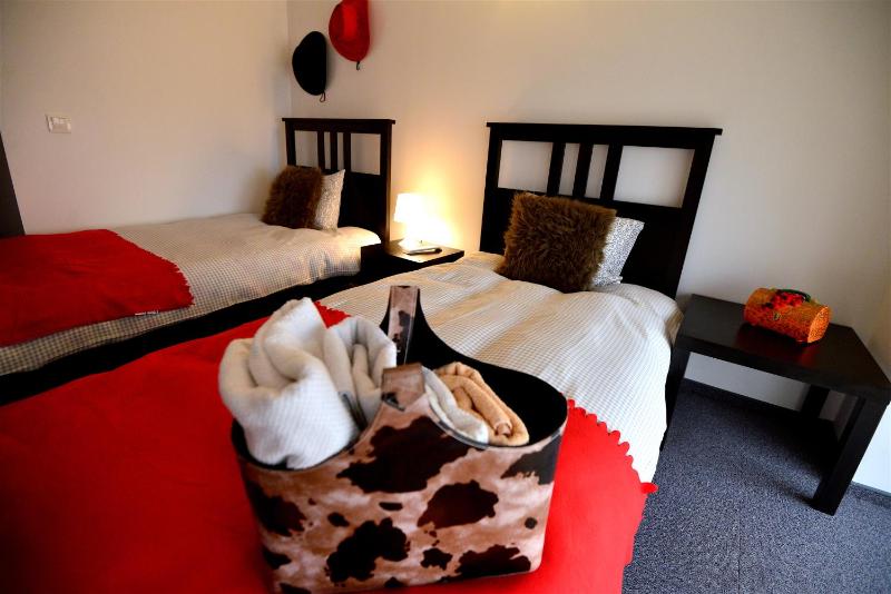 Twin Room image 2