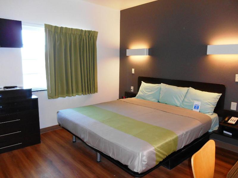 King Room - Non-Smoking image 2
