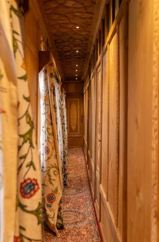 Young Bombay Premium Heritage Houseboat - image 13