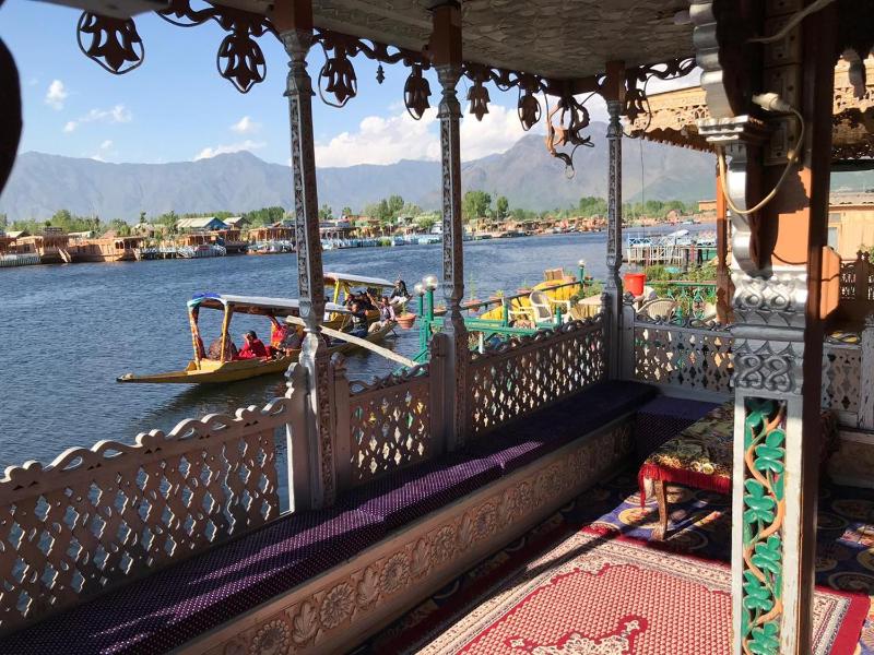 Young Bombay Premium Heritage Houseboat - image 9