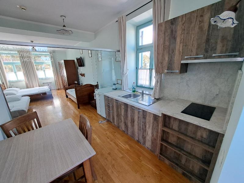 One-Bedroom Apartment with Terrace image 4