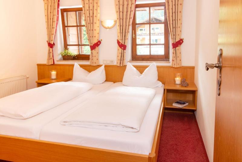 Classic Double Room - Annex image 4