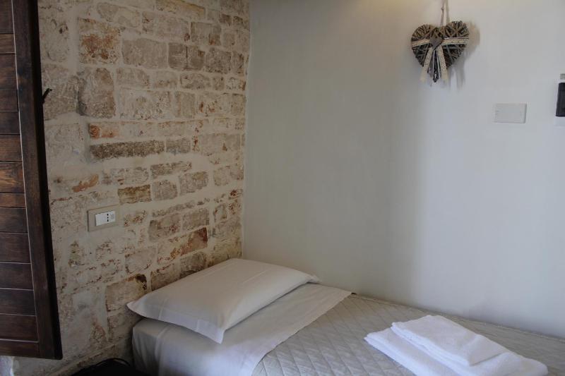 Single Room image 3