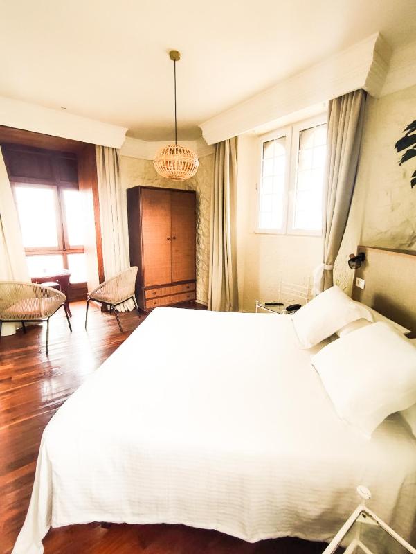 Double or Twin Room with Side Sea View image 4