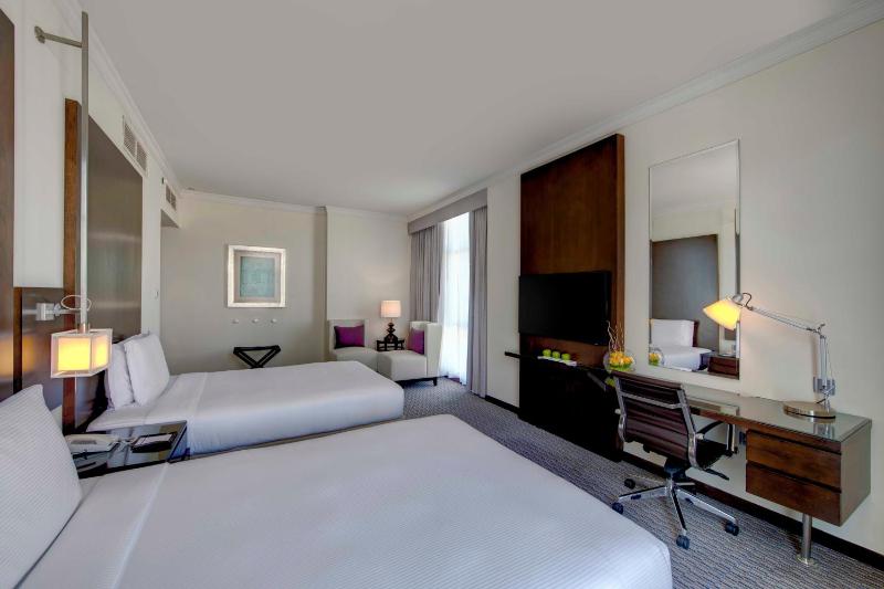 Guest Room – Twin Beds image 1