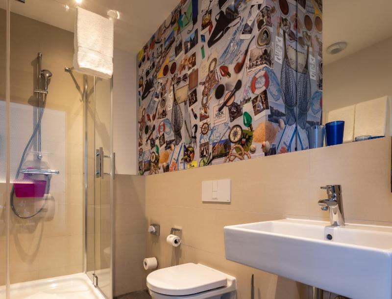 Premium Room with One Queen and One Single Bed image 2